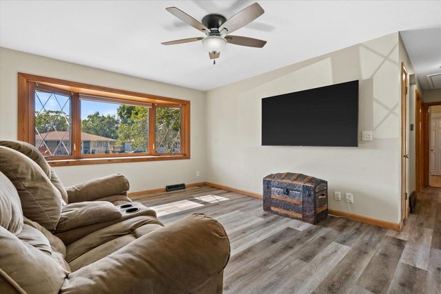 W148N8416 Albert PLACE, Menomonee Falls, WI 53051