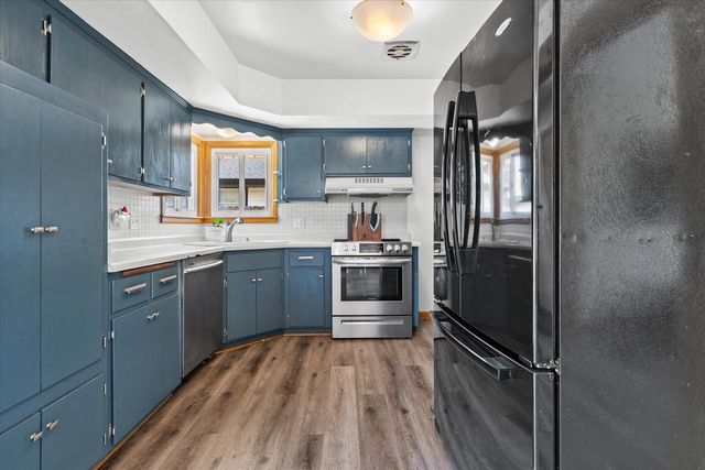W148N8416 Albert PLACE, Menomonee Falls, WI 53051