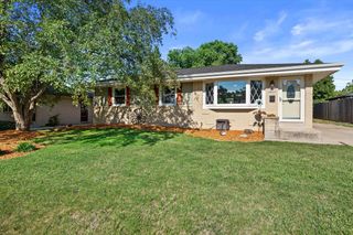 W148N8416 Albert PLACE, Menomonee Falls, WI 53051