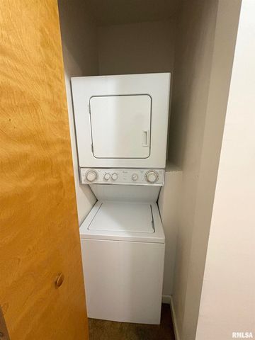 502 W CRESTWOOD Drive, Peoria, IL 61614