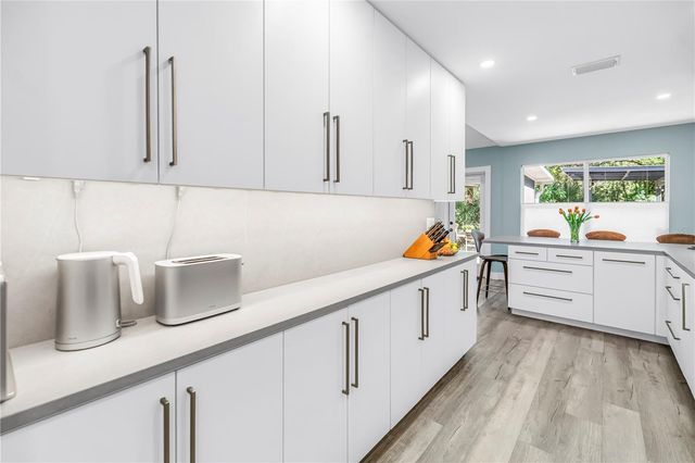 355 RED CEDAR COURT NE, St Petersburg, FL 33703