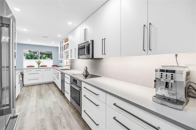 355 RED CEDAR COURT NE, St Petersburg, FL 33703