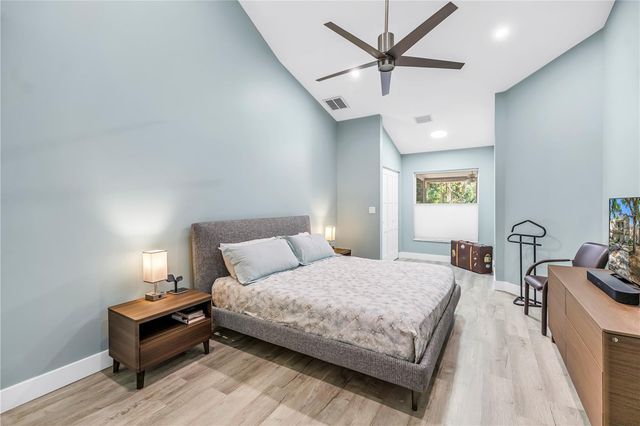 355 RED CEDAR COURT NE, St Petersburg, FL 33703