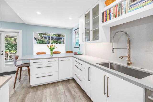 355 RED CEDAR COURT NE, St Petersburg, FL 33703