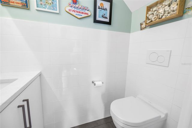 355 RED CEDAR COURT NE, St Petersburg, FL 33703