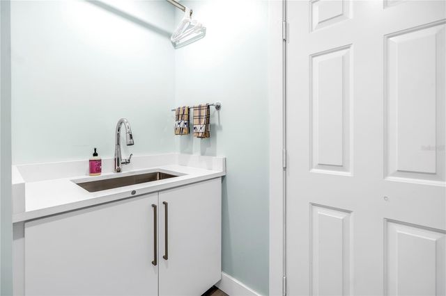 355 RED CEDAR COURT NE, St Petersburg, FL 33703