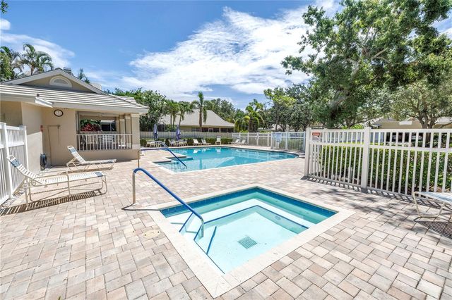 355 RED CEDAR COURT NE, St Petersburg, FL 33703
