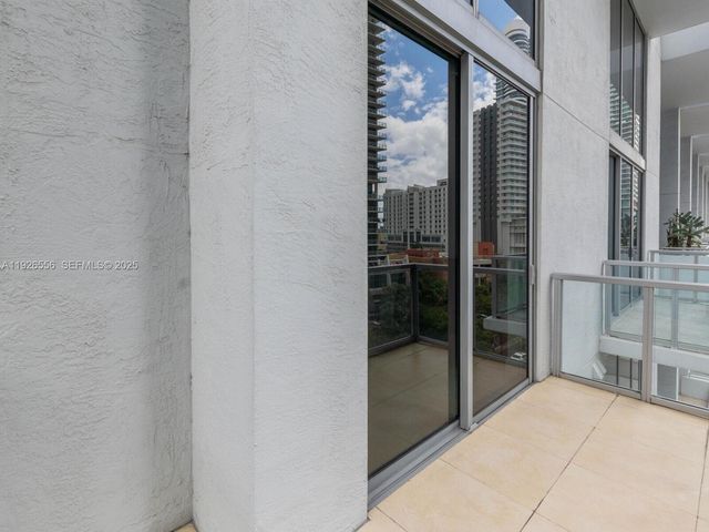1050 Brickell Ave 606, Miami, FL 33131