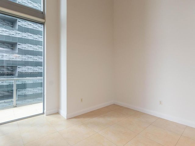 1050 Brickell Ave 606, Miami, FL 33131
