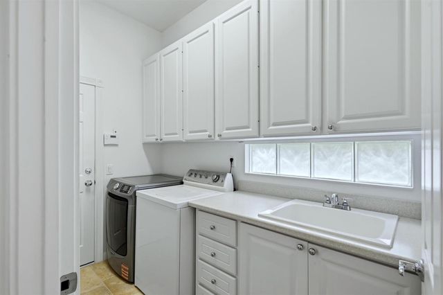 5894 BENEVENTO DRIVE, Sarasota, FL 34238