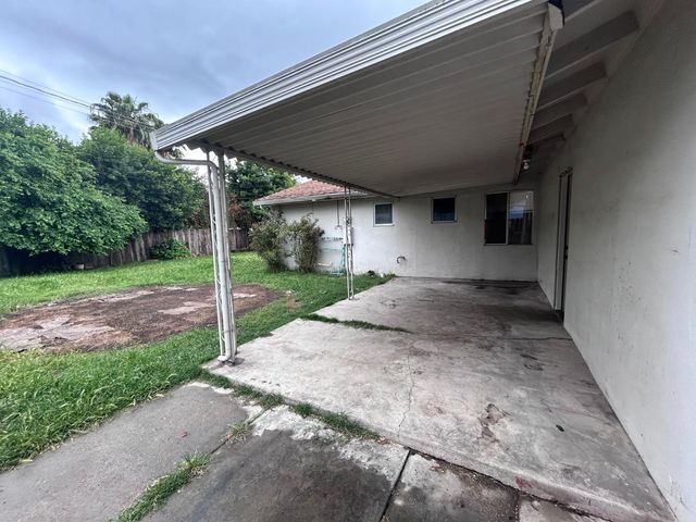 2406 W Hammer Ln, Stockton, CA 95209
