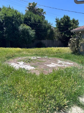 2406 W Hammer Ln, Stockton, CA 95209