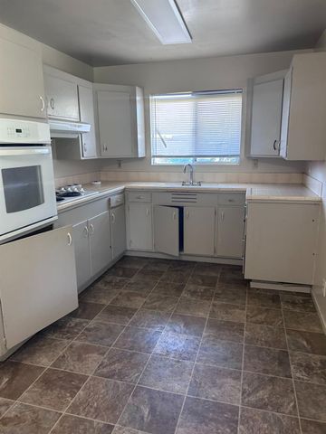 2406 W Hammer Ln, Stockton, CA 95209