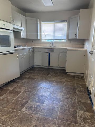 2406 W Hammer Ln, Stockton, CA 95209