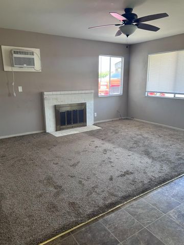 2406 W Hammer Ln, Stockton, CA 95209
