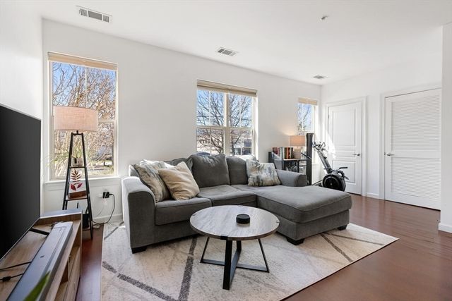 4 Repton Cir 4105, Watertown, MA 02472