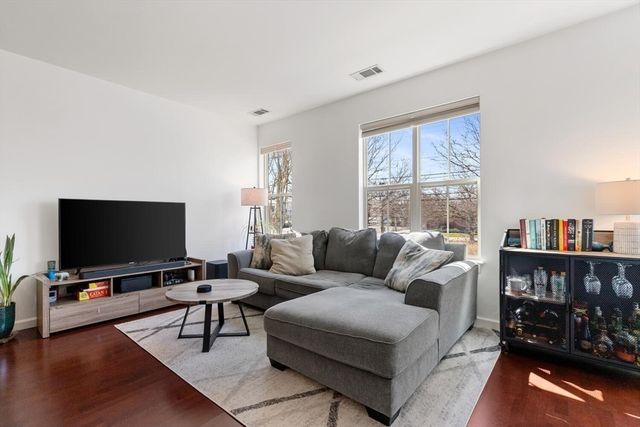 4 Repton Cir 4105, Watertown, MA 02472