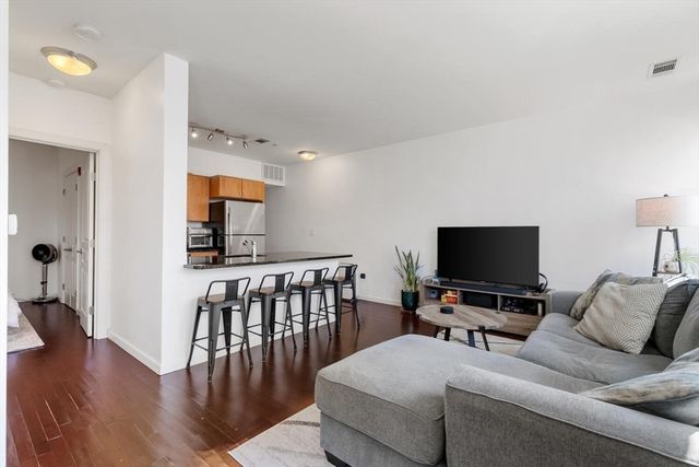 4 Repton Cir 4105, Watertown, MA 02472