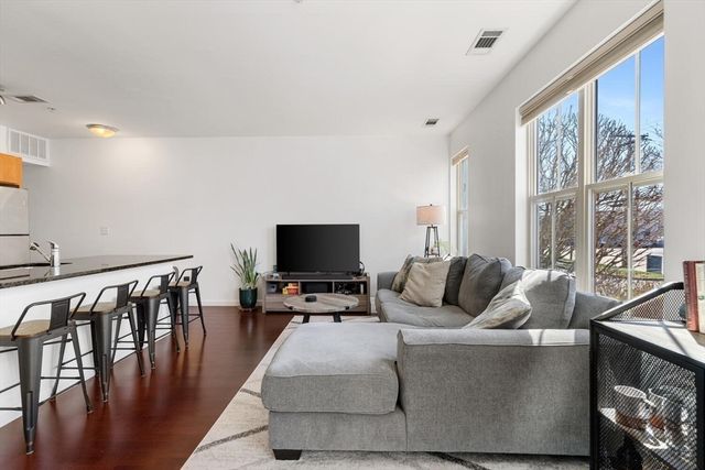 4 Repton Cir 4105, Watertown, MA 02472