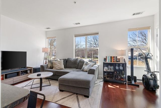 4 Repton Cir 4105, Watertown, MA 02472