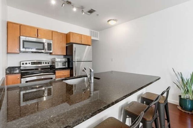 4 Repton Cir 4105, Watertown, MA 02472