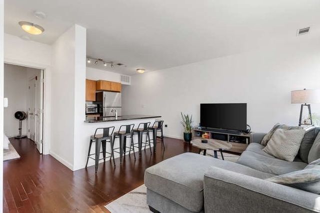 4 Repton Cir 4105, Watertown, MA 02472