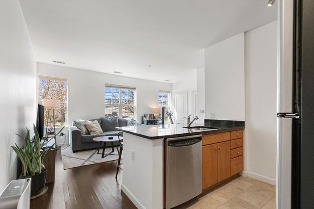 4 Repton Cir 4105, Watertown, MA 02472