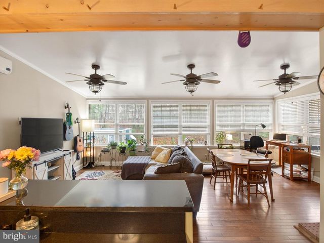 2586 W HOOVER RD, Haywood, VA 22722