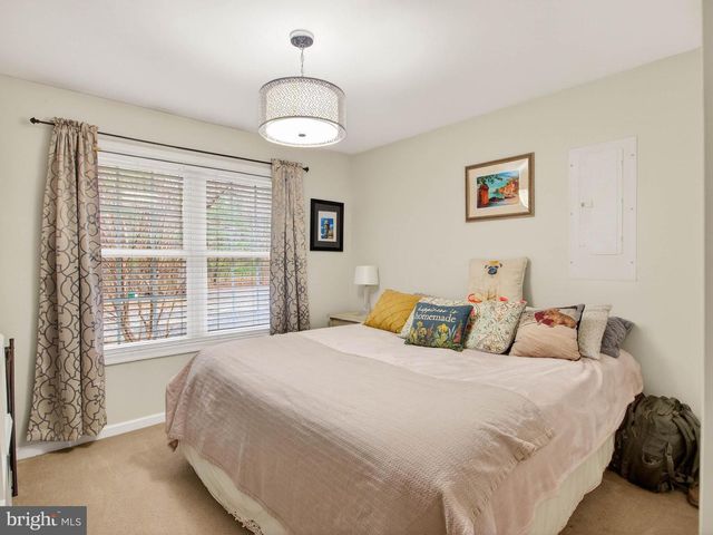 2586 W HOOVER RD, Haywood, VA 22722