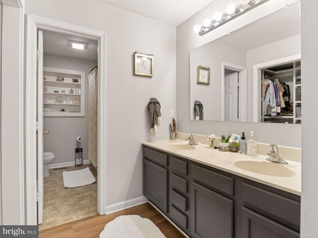 2586 W HOOVER RD, Haywood, VA 22722