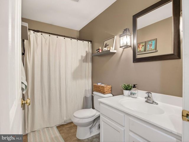 2586 W HOOVER RD, Haywood, VA 22722