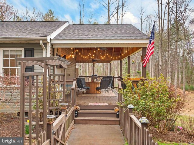 2586 W HOOVER RD, Haywood, VA 22722