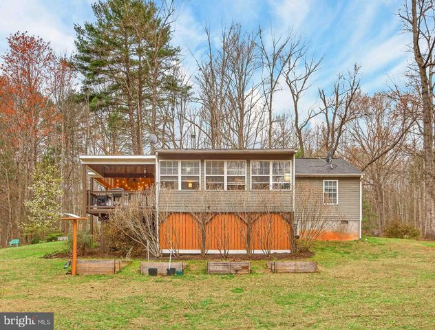 2586 W HOOVER RD, Haywood, VA 22722