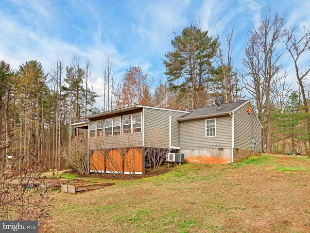 2586 W HOOVER RD, Haywood, VA 22722