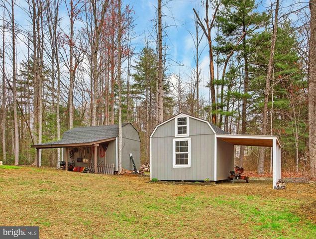 2586 W HOOVER RD, Haywood, VA 22722