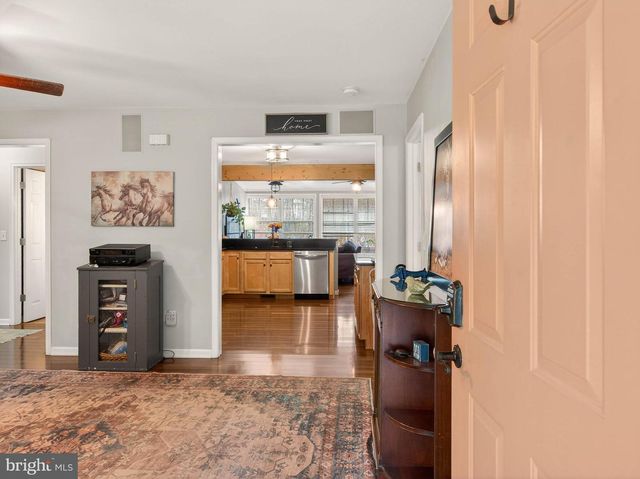 2586 W HOOVER RD, Haywood, VA 22722