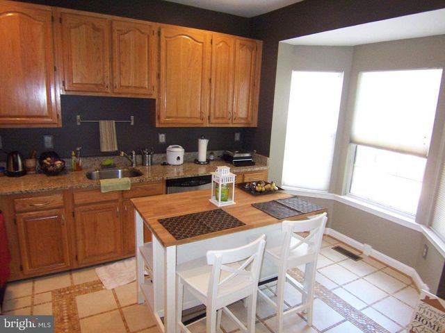 14601 FLOWER HILL DR, Centreville, VA 20120