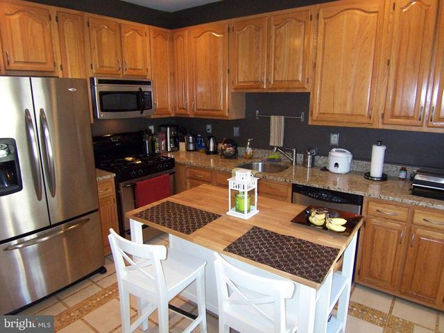 14601 FLOWER HILL DR, Centreville, VA 20120