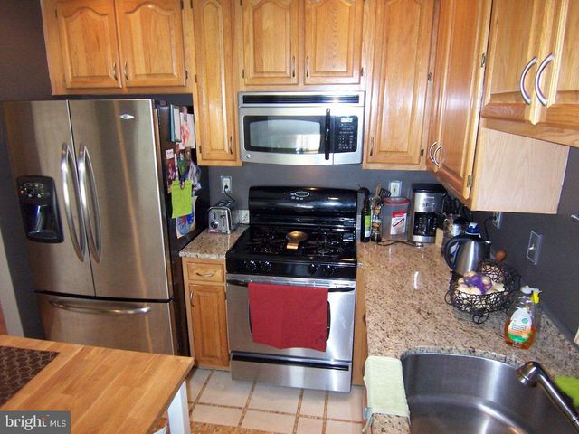 14601 FLOWER HILL DR, Centreville, VA 20120