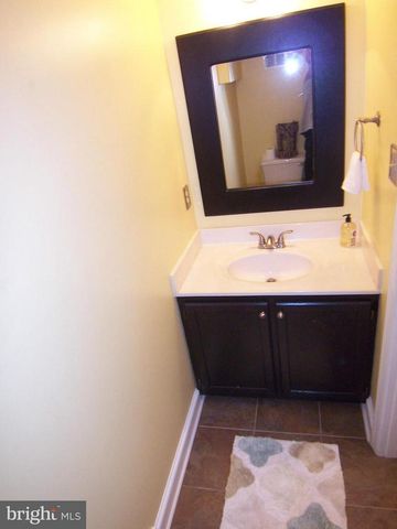 14601 FLOWER HILL DR, Centreville, VA 20120