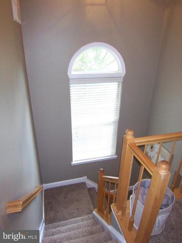 14601 FLOWER HILL DR, Centreville, VA 20120