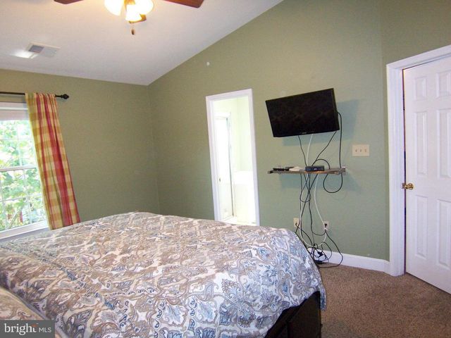 14601 FLOWER HILL DR, Centreville, VA 20120