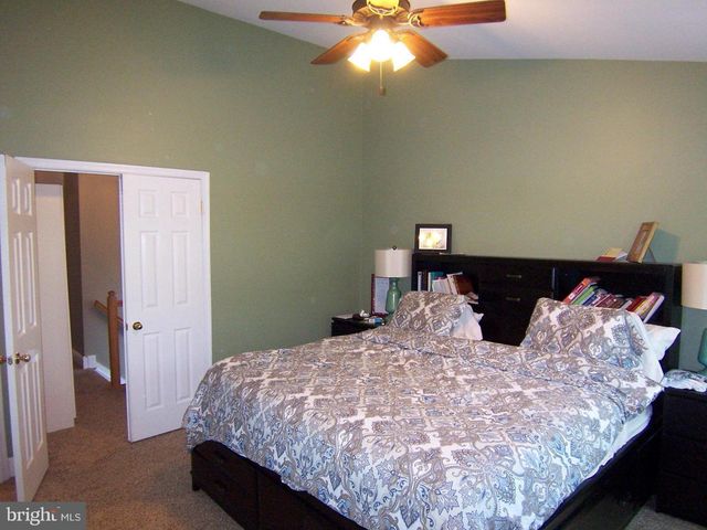 14601 FLOWER HILL DR, Centreville, VA 20120