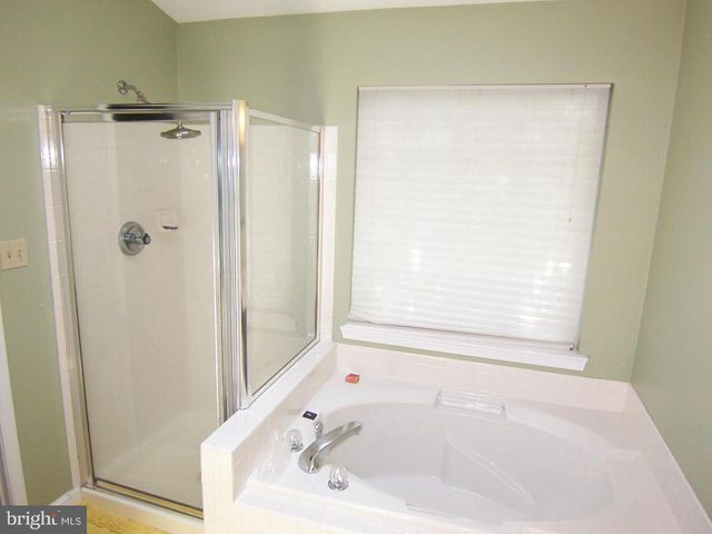 14601 FLOWER HILL DR, Centreville, VA 20120