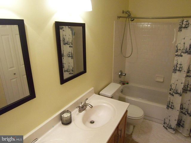 14601 FLOWER HILL DR, Centreville, VA 20120