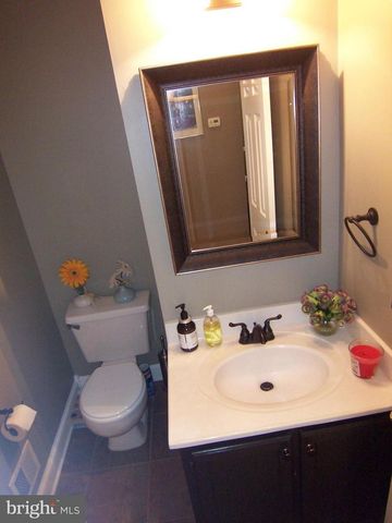 14601 FLOWER HILL DR, Centreville, VA 20120