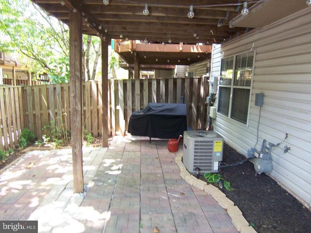 14601 FLOWER HILL DR, Centreville, VA 20120