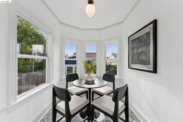 5721 5721 Roberts Ave, Oakland, CA 94605