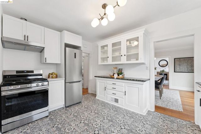 5721 5721 Roberts Ave, Oakland, CA 94605