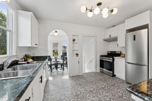 5721 5721 Roberts Ave, Oakland, CA 94605